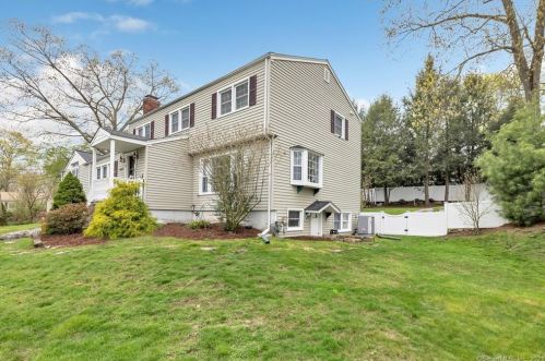 54 Frost Hill Rd, Bridgeport, CT 06611-2706