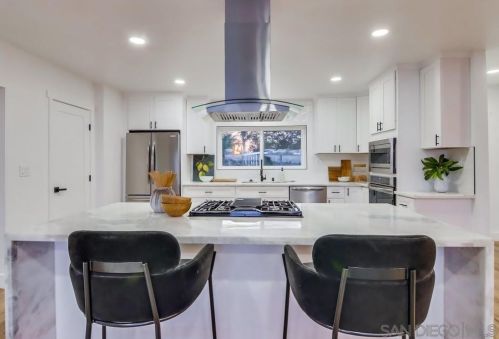 5057 September St, San Diego CA  92110-1222 exterior