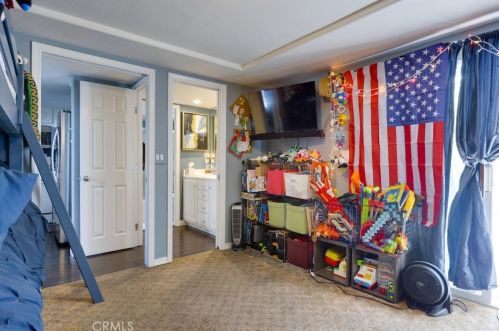 24 Bolivar St, Newport Beach CA  92663-4420 exterior
