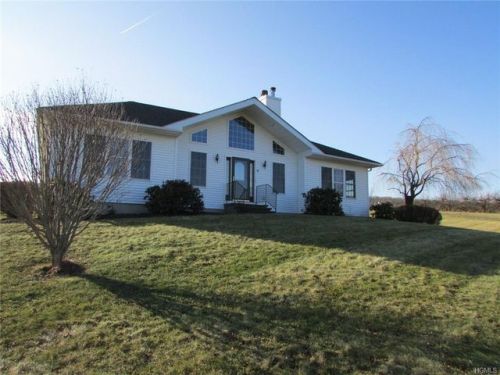 1 Alma Dr, Marlborough, NY 12542-5955