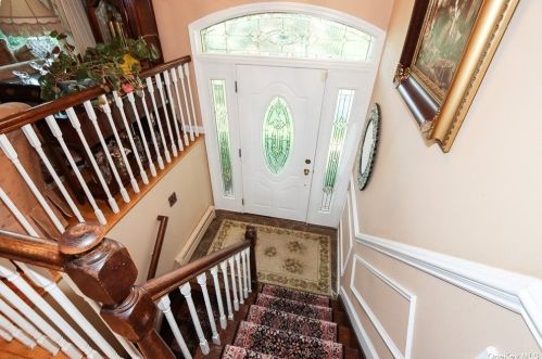 26 Oak Ave, Huntington Station, NY 11746-2622