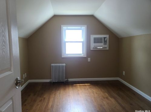 4 Iram Pl, Bethpage NY  11714-2832 exterior