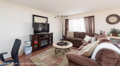 5 Three Pence Ln, Jackson Twp NJ  08527-2256 exterior