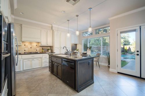 111 Burrill Dr, Folsom CA  95630-2270 exterior