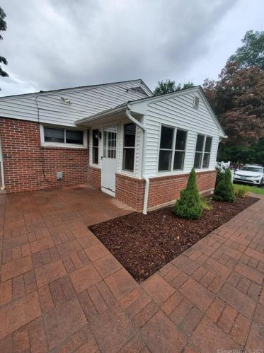 339 West St, Middletown CT  06457-4008 exterior