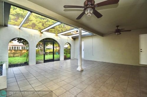 2131 52nd Ave, Hollywood FL  33021-3308 exterior