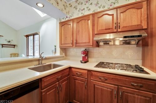 6 Marion Rd, Verona NJ  07044-1420 exterior