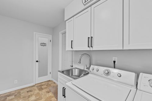 2414 Lagoon Ct, Thiensville WI  53092-5549 exterior