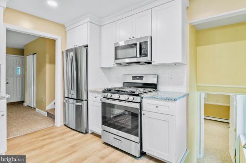 84 Franklin Corner Rd, Lawrence Township NJ  08648-2102 exterior