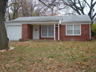 1536 Hillcrest Dr, Manhattan KS  66502-3434 exterior