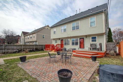 2126 Palmer St, Milwaukee, WI 53212-3220