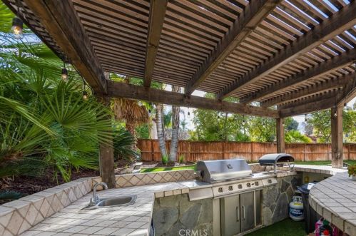 41774 Carleton Way, Temecula CA  92591-1897 exterior