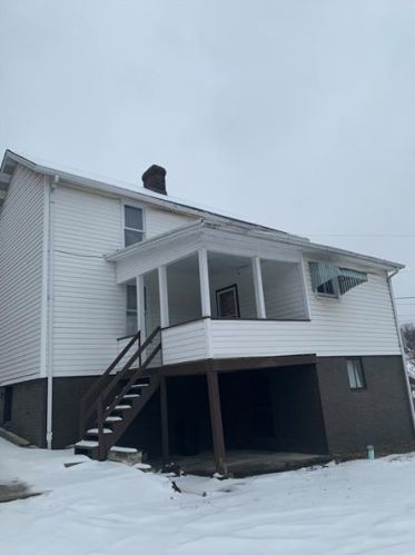 927 Main St, Vanderbilt, PA 15486