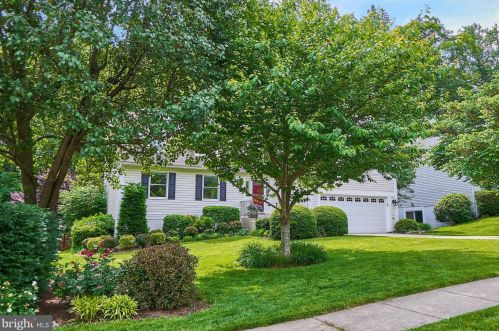 1332 Grant St, Herndon, VA 20170-3009