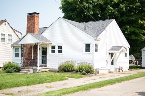 420 Lawnview Ave, Springfield, OH 45505-2816