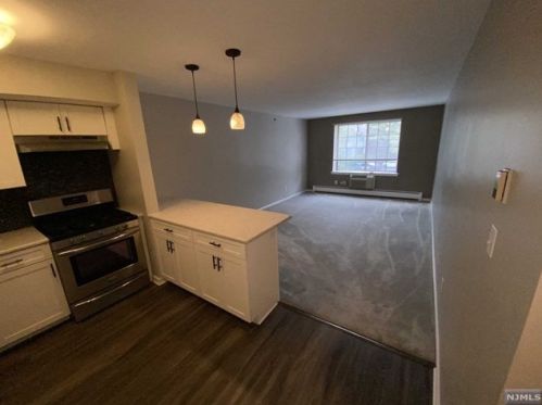 2118 Hawthorne Ln, Mahwah NJ  07430-3497 exterior