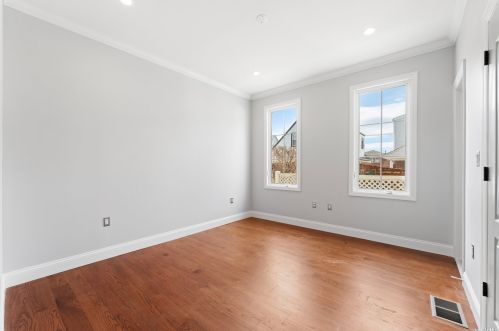 260-14 83rd Ave, Floral Park NY  11004-1604 exterior