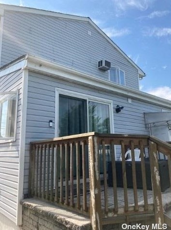 100 Hale Pl, North Bellmore NY  11710-3311 exterior