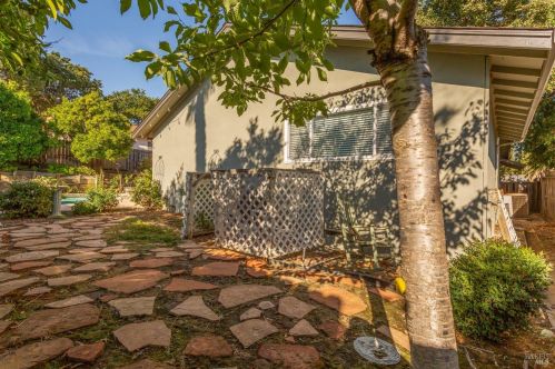 430 Willamette Dr, Vacaville CA  95688-4228 exterior