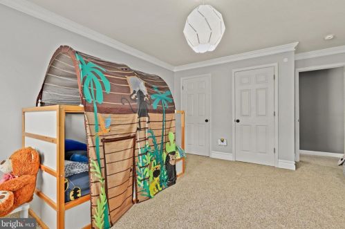 526 Beauregard Dr, Leesburg VA 20175-8924 exterior