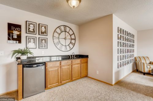 1136 Kerber Pass, Chaska MN 55318-5402 exterior