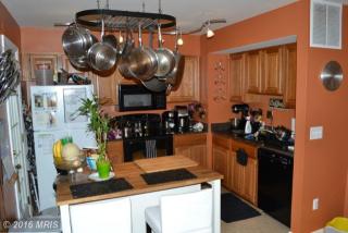 1205 Bond St, Herndon VA  20170-3528 exterior