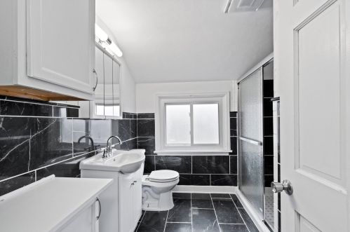 4480 70, Milwaukee WI 53218-5408 exterior