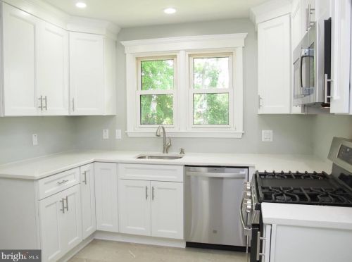 448 Willow Dr, Riverton NJ  08077-3420 exterior