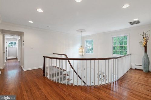 213 Constitution Dr, Princeton NJ  08540-6711 exterior