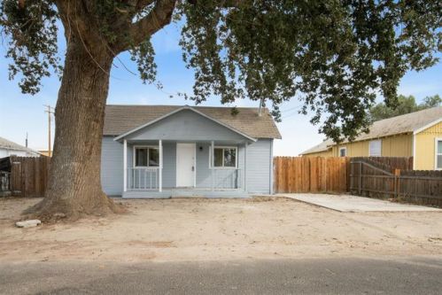 10843 Oak Ave, Armona CA  93202 exterior