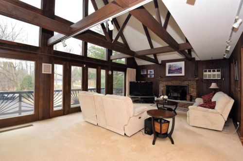3084 Mile View Rd, West Bend, WI 53095-9277