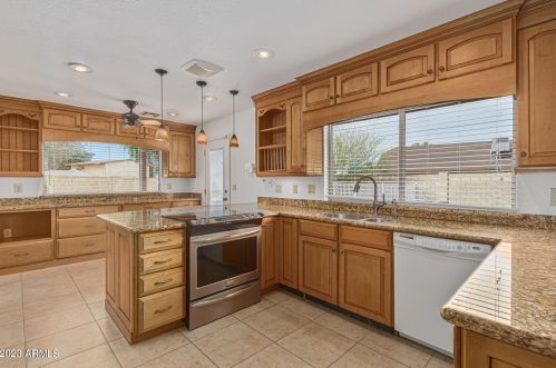 941 Medina Ave, Mesa, AZ 85210-7121