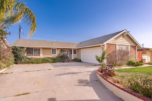 546 Center Ln, Santa Paula, CA 93060-2404