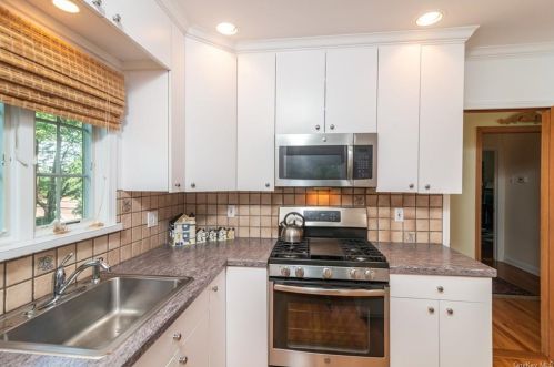 128 Underhill Rd, Crotonville NY  10562-4409 exterior