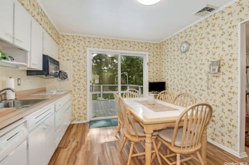 17 Hill Dr, Muttontown NY  11545-1718 exterior