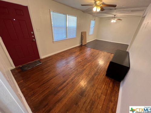 1107 13th St, Copperas Cove, TX 76522-3542