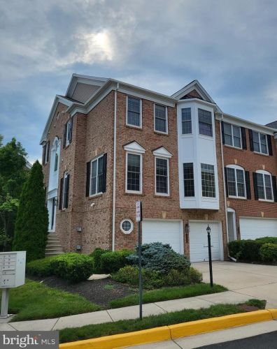 9280 Laurel Ridge Crossing Rd, Lorton VA  22079-2961 exterior