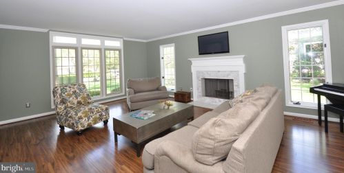 9111 Meadowcreek Ln, Lorton VA  22079-3238 exterior