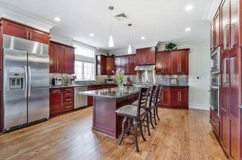 18 Hilltop Dr, Rye Brook NY  10573-5308 exterior