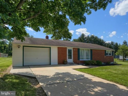 124 Amor Dr, Swatara, PA 17033-9400