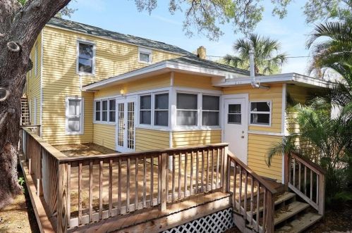 920 16 Ave, Saint Petersburg FL  33707-4113 exterior