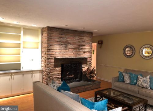7612 Seminole Ave, Melrose Park, PA 19027-3505