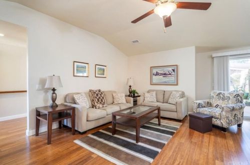 19032 Avenue Of The Oaks, Santa Clarita CA  91321-1444 exterior