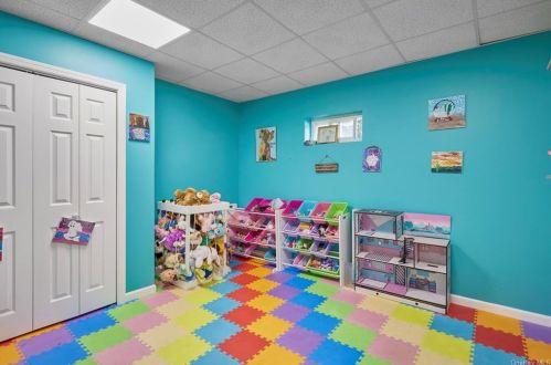 3339 Nutly Cir, Yorktown Hgts NY  10598-1206 exterior