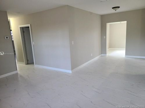 850 50th Pl, Hialeah FL  33012-3420 exterior