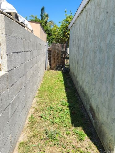 2409 Stockwell St, Compton CA 90222-2515 exterior