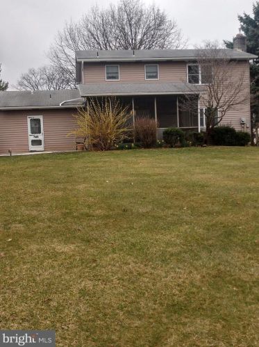 954 Areba Ave, Swatara PA  17033-2201 exterior