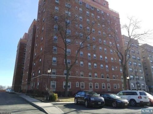 70 Munn Ave, East Orange NJ  07018-4352 exterior