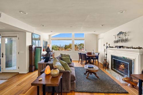 1208 Shoreline Dr, Santa Barbara CA  93109-2123 exterior