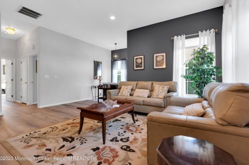 11 Dawnwinds Ct, Lakewood NJ  08701-7517 exterior